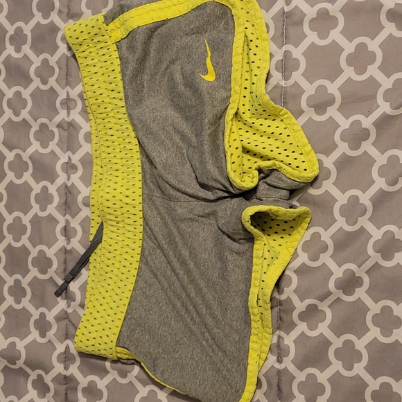 Nike shorts - Picture 2 of 2